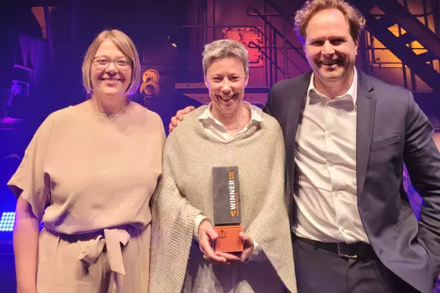 Happy about the Typo3 Award 2024 for deutscheweine.de: Steffi Hötzel, Team Leader TYPO3 CMS Xima Media GmbH, Pia Johannson, Head of Online Communication Deutsches Weininstitut GmbH and Andy Meyer, Business Development Xima Media GmbH (from left to right).