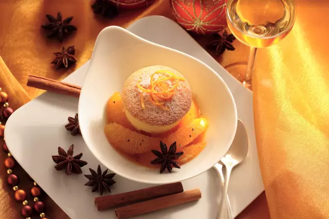 Christmas dessert: Soaked orange cake with spiced oranges